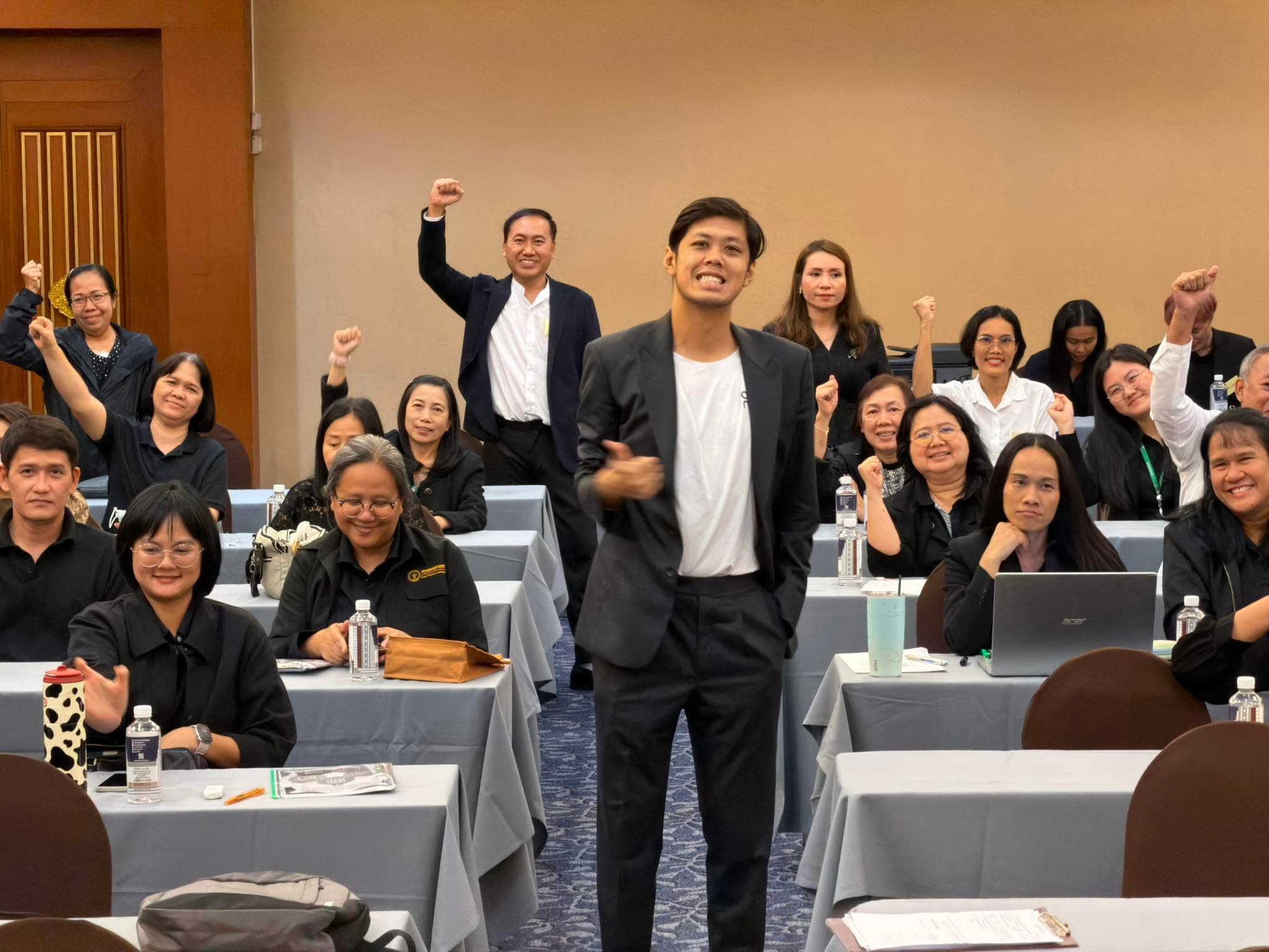 บรรยากาศห้องเรียนอบรม AI ของ TRAINIAC ที่ผู้เข้าอบรมมีส่วนร่วม