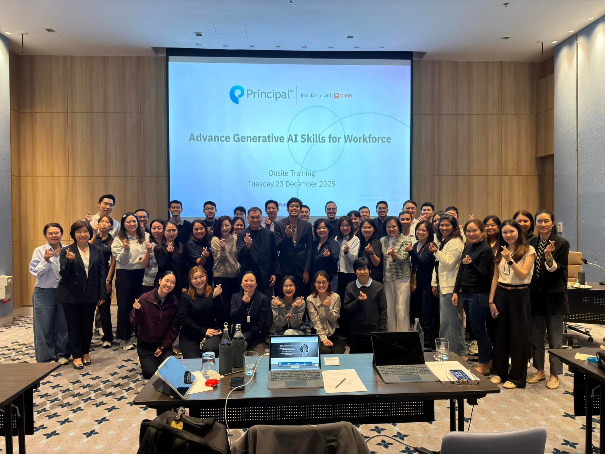 ภาพหมู่ผู้เข้าอบรมหลักสูตร Generative AI for Workforce แบบ in-house
