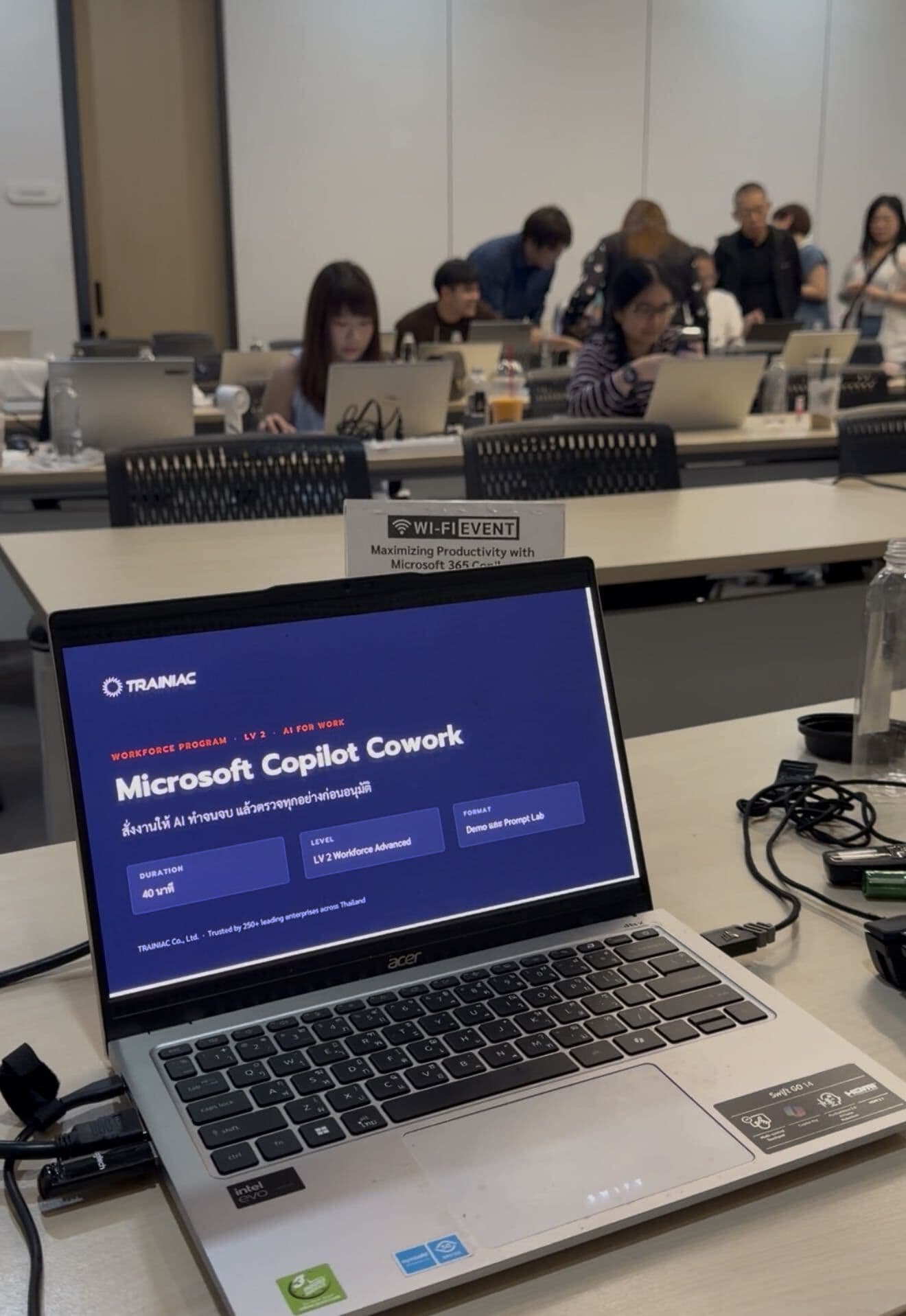 บุคลากร CPF อบรมหลักสูตร Microsoft Copilot Premium กับ TRAINIAC หน้าสไลด์ Microsoft Copilot Cowork (Workforce Program LV2)