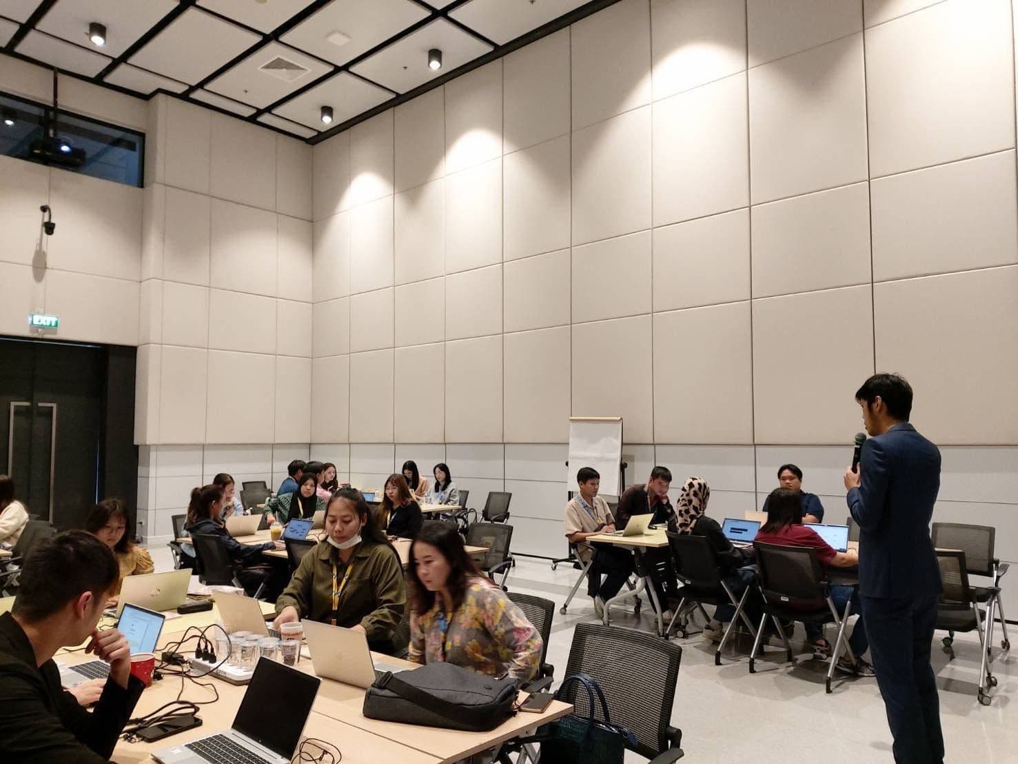 บุคลากร CP Axtra อบรม Microsoft Copilot for Workforce กับผู้สอน TRAINIAC ในห้องอบรม